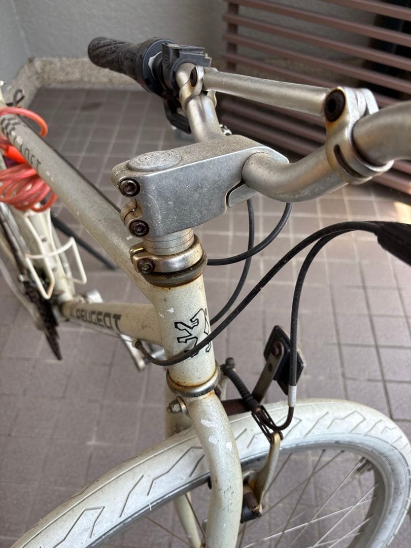 PEUGEOT クロスバイク ホワイトタイヤ VADERサドル