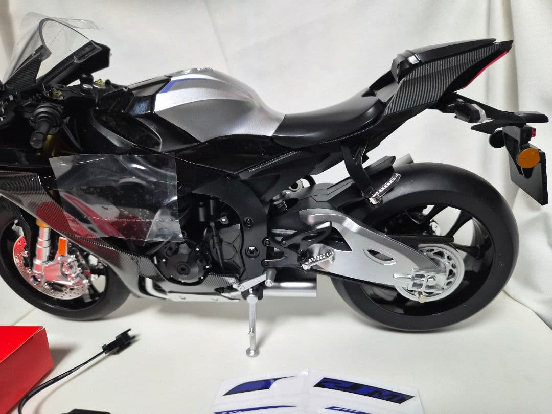 ヤマハ　YZF-R1M 超BIG1/6サイズ