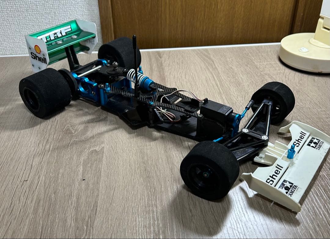 タミヤ　F103 シャーシ　サーボは作動確認済み。バッテリー縦積み仕様。