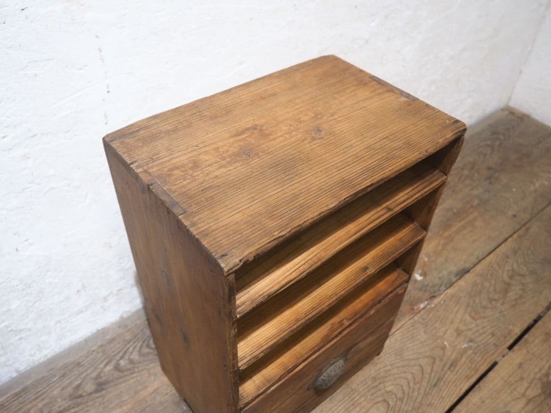 1319 小ぶりな杉の収納棚　飾り棚　抽斗　ケース　古家具　レトロ　ビンテージ