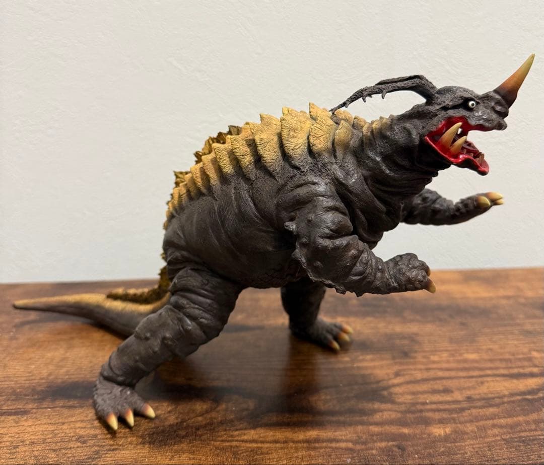 透明怪獣　ネロンガ　単品