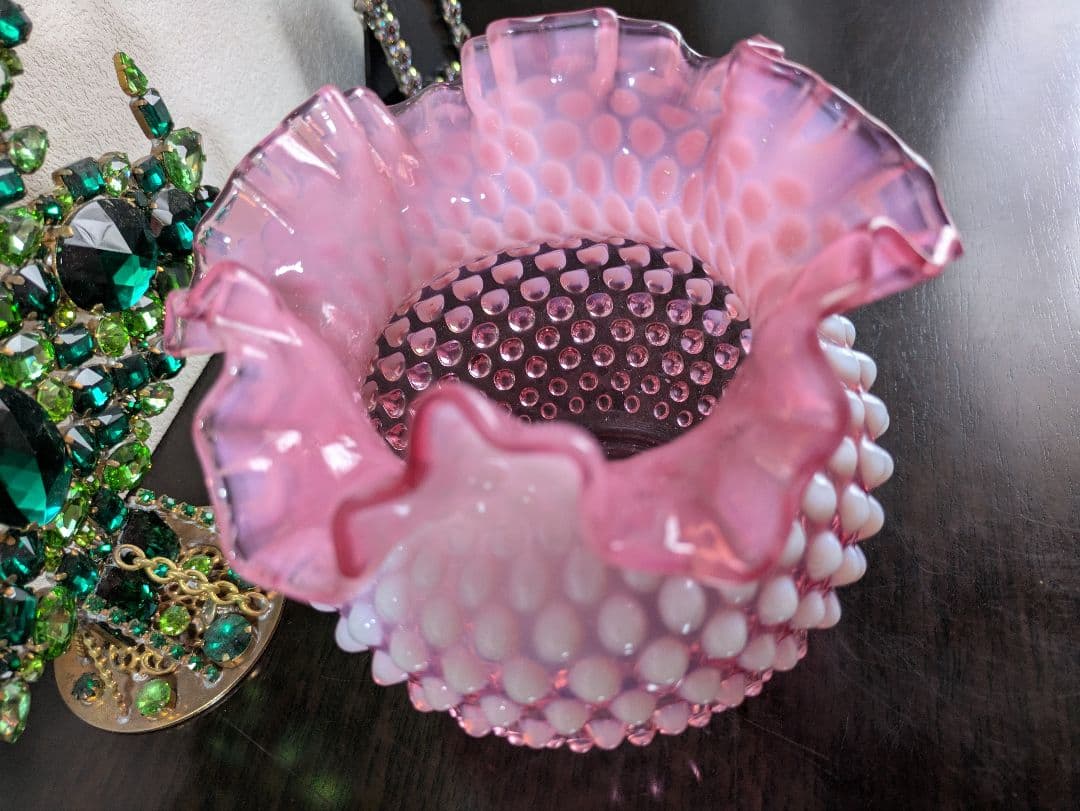 フェントン　ラージ　ピンクホブネイルオパルセントガラス　ラウンドベース