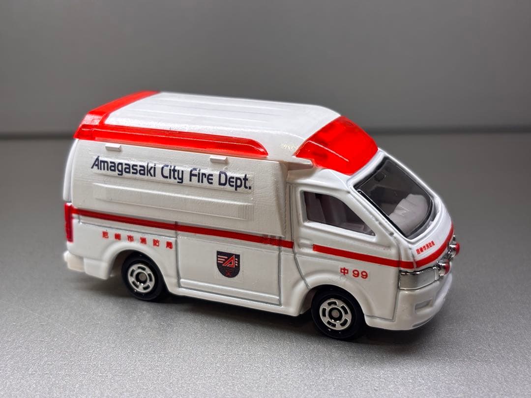 k トミカ救急車「カスタム」