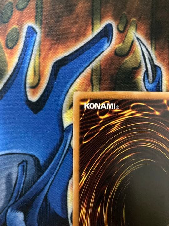 遊戯王 ブラック・マジシャン レリーフ　美品　ローダー付き