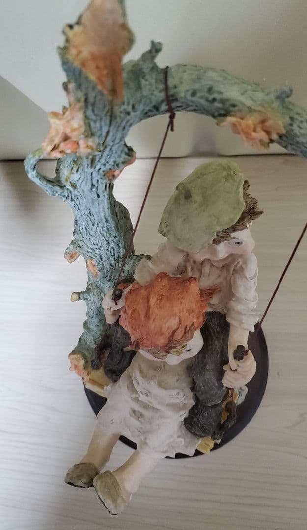 大特価 半額以下 超特価! レア 貴重 ブランコに乗る子供 置物 陶器