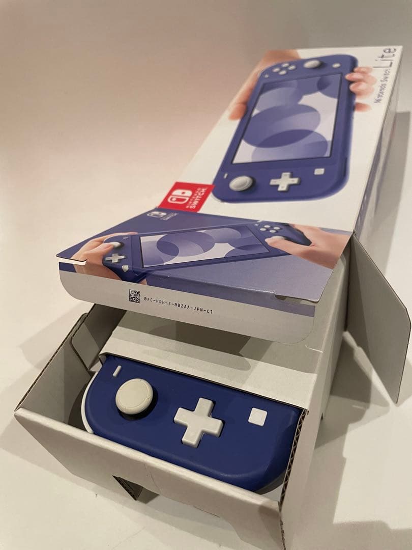 【週末限定】美⭐︎任天堂Switch Nintendo Lite ブルー＆充電器付