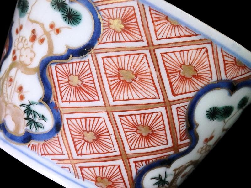 大聖寺伊万里　金襴手松竹梅に菊花四方襷紋の図　大振蕎麦猪口　E604AS-CUa