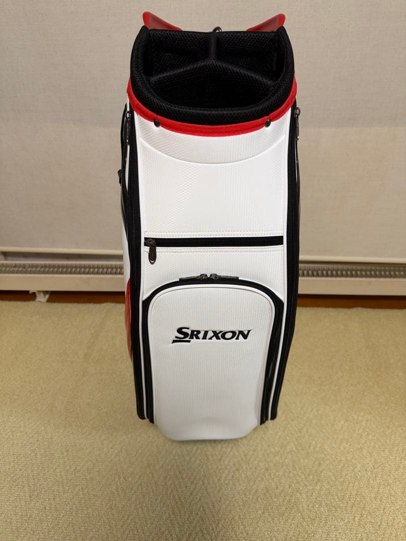 新品スリクソンキャディバッグ　GGC-S166 かなり軽量でカッコいいです。