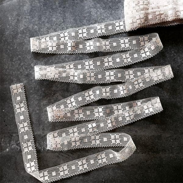 たらこさま sold　フランス 1900s 褐色パンジーレース チューリプレース