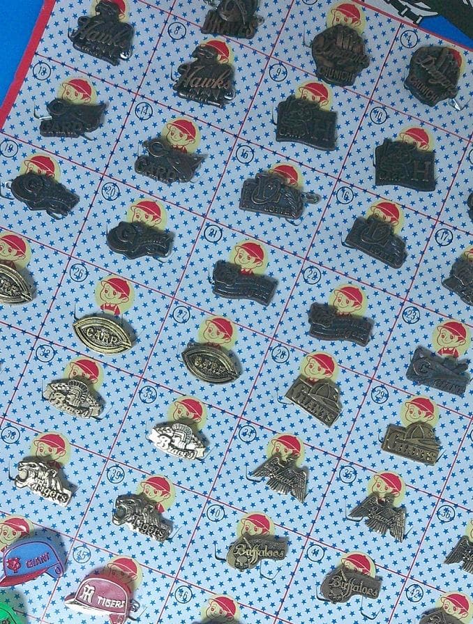 昭和レトロ 駄玩具 数字合わせくじ ベースボール合金バッチ60付