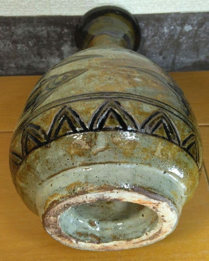 人間国宝 金城次郎 魚紋花瓶 栞 共箱 壷屋焼 やちむん 魚6匹彫文 蓮弁彫文