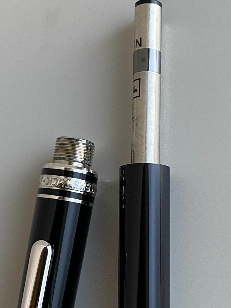 ドイツ製　モンブラン クラシック　P164　プラチナｘブラック ボールペン