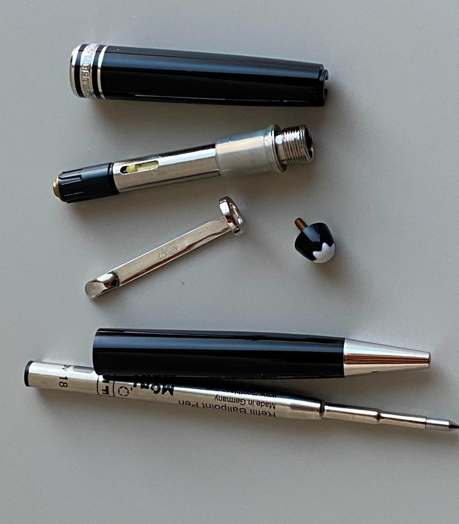 ドイツ製　モンブラン クラシック　P164　プラチナｘブラック ボールペン