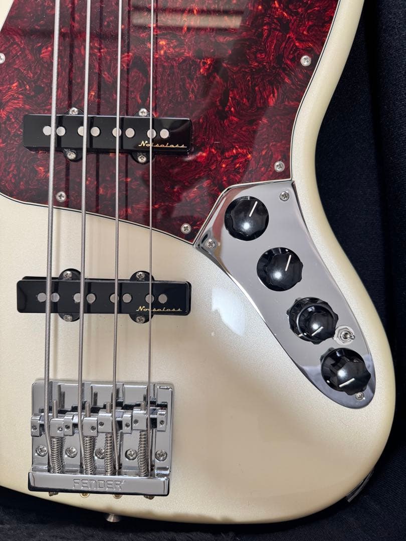 ベース Fender Player Plus Jazz Bass