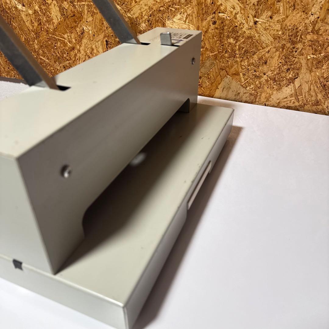 PLUS 裁断機 A4対応 PK-513L ペーパーカッター