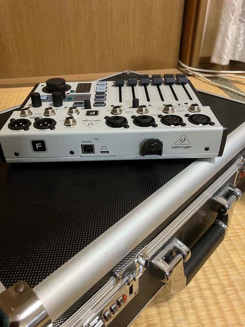 behringer FLOW8 デジタルミキサー　美品　ケース付き