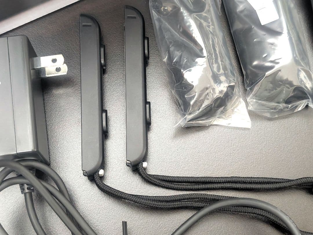 【中古】任天堂Switch本体 + プロコントローラー（おまけ付き）動作確認済み