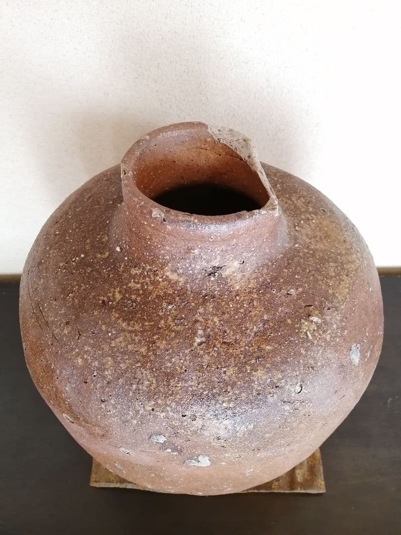 №82　古信楽の壺　特有の柔らかい土肌。　信楽　壺