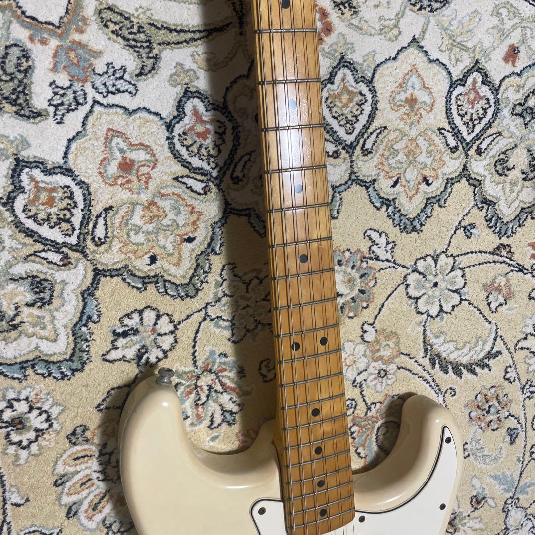 フェンダー　ストラトキャスター　クリーム