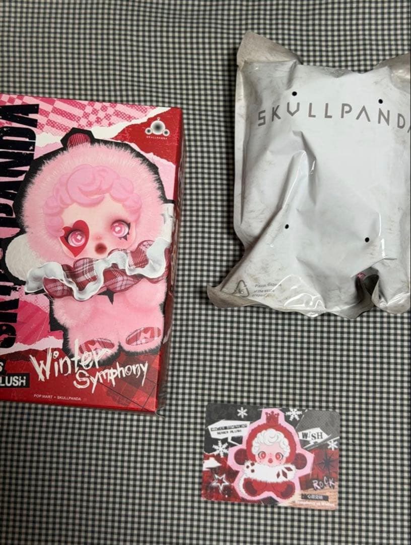 POPMARTスカルパンダWinter Symphonyぬいぐるみ シークレット