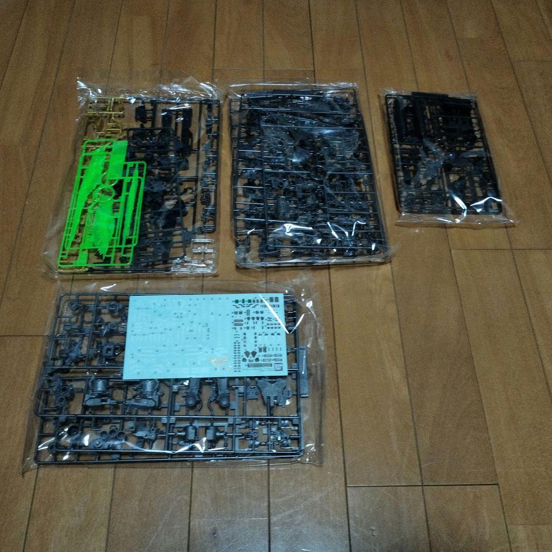 機動戦士ガンダムプラモデル【新品 未開封】RGサザビー 『メカニカルコアメッキ』