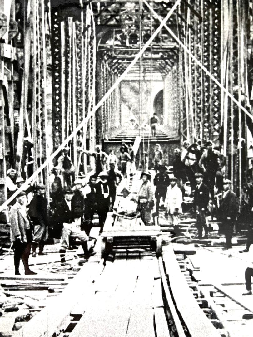 球磨川第一橋梁　鉄道橋の建設 モノクロ写真 ③