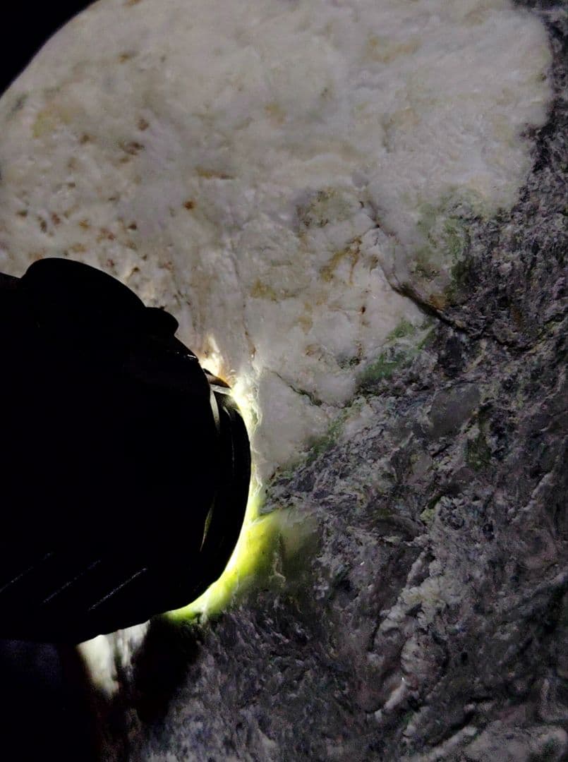 ★翡翠原石★糸魚川硬玉【小滝・転石・バレル磨き3,672ｇ】