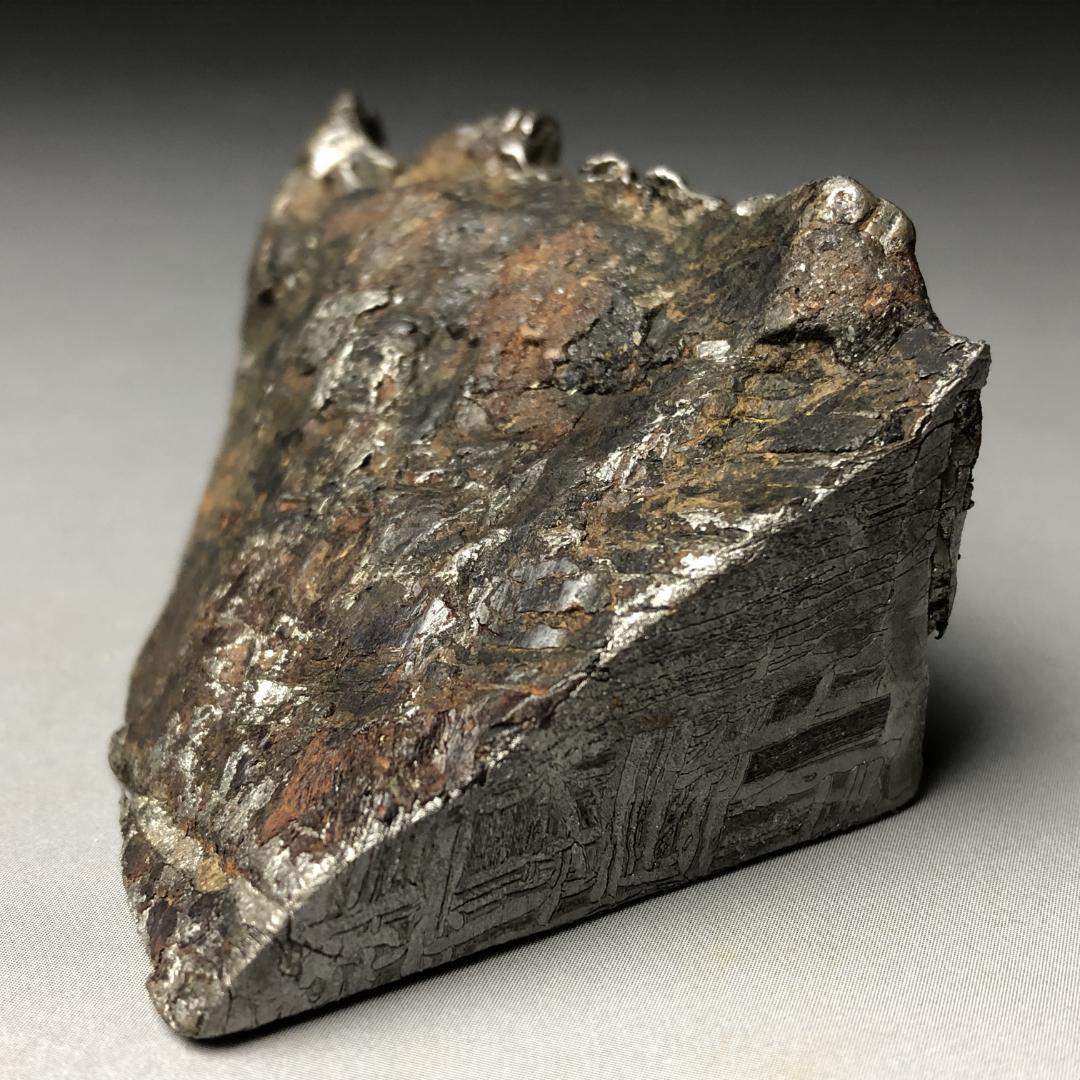 アルタイ隕石 鉄隕石　外皮付き隕石　エンドカット　原石　重さ約236ｇ