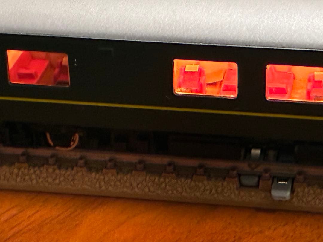 ゆ*ん様 トワイライトエクスプレス24系細部加工品　tomix ライト室内灯点灯