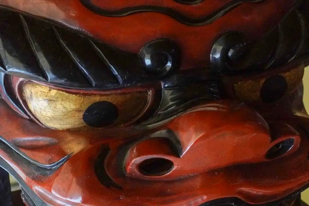【獅子頭　漆塗り・金箔貼り】木彫　彫刻　獅子舞　民藝　骨董品　時代物　古道具