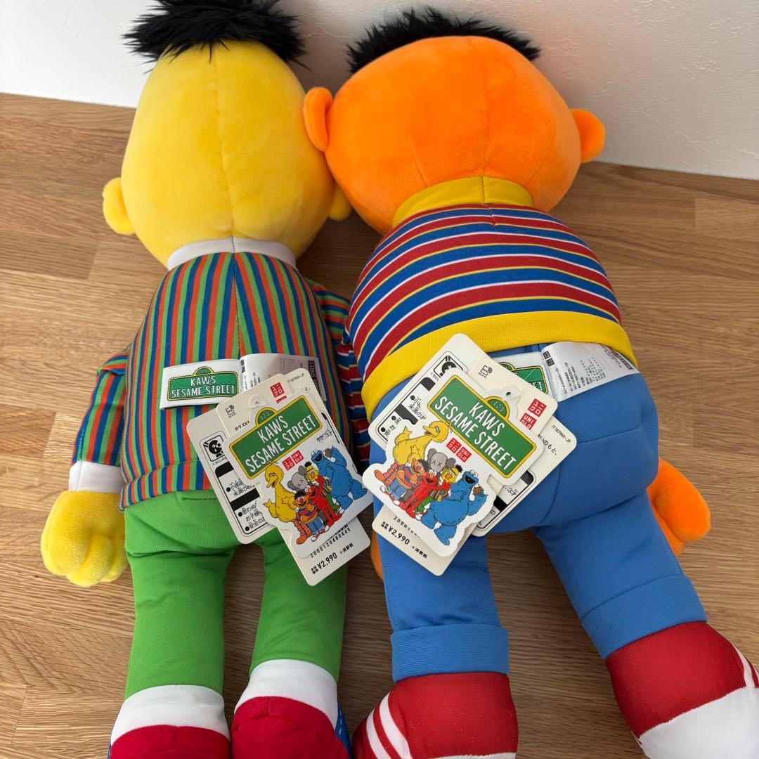 セサミストリート kaws UNIQLO 人形