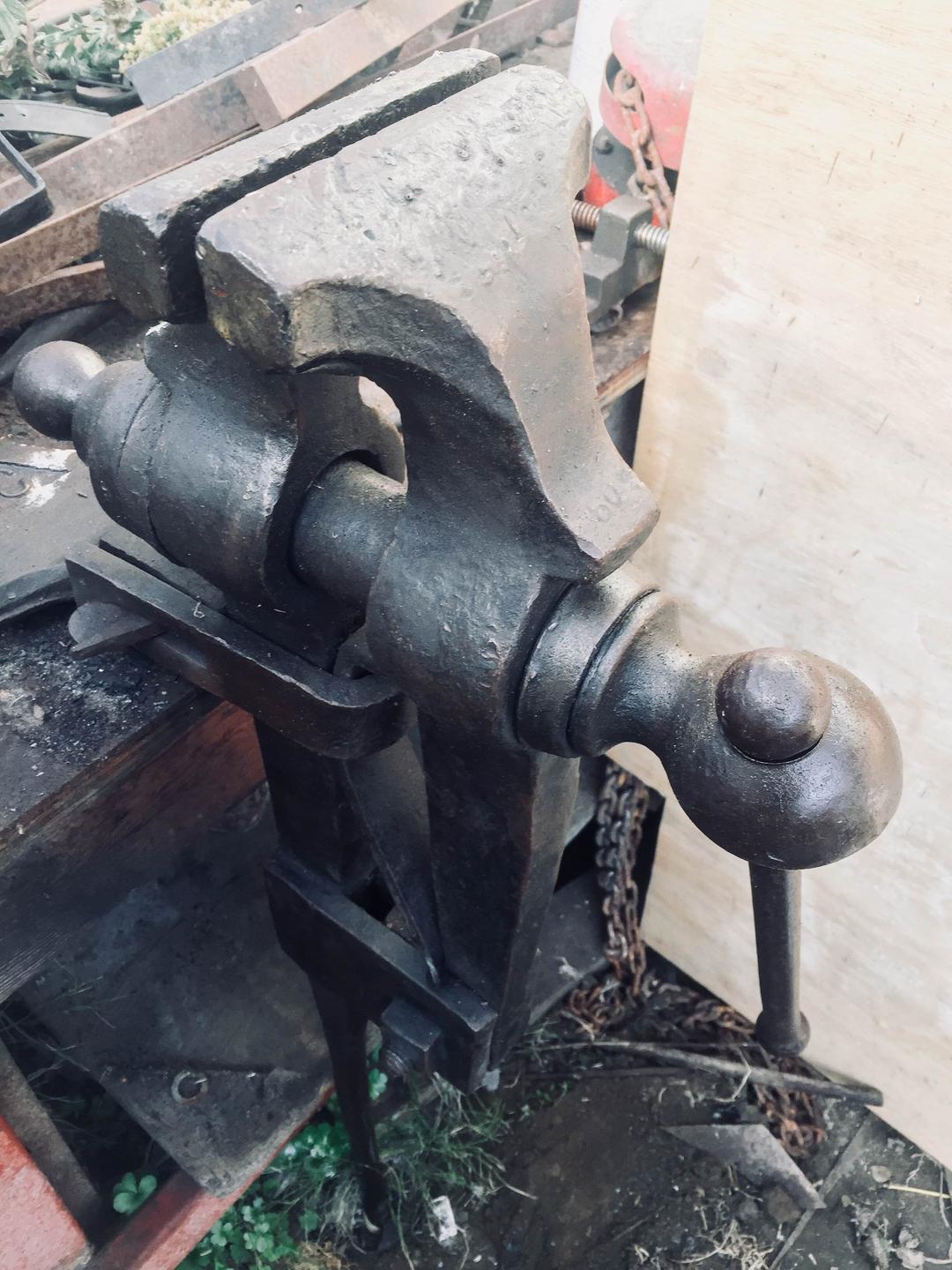 立て万力(バイス)  鍛治屋 工具 Post vise