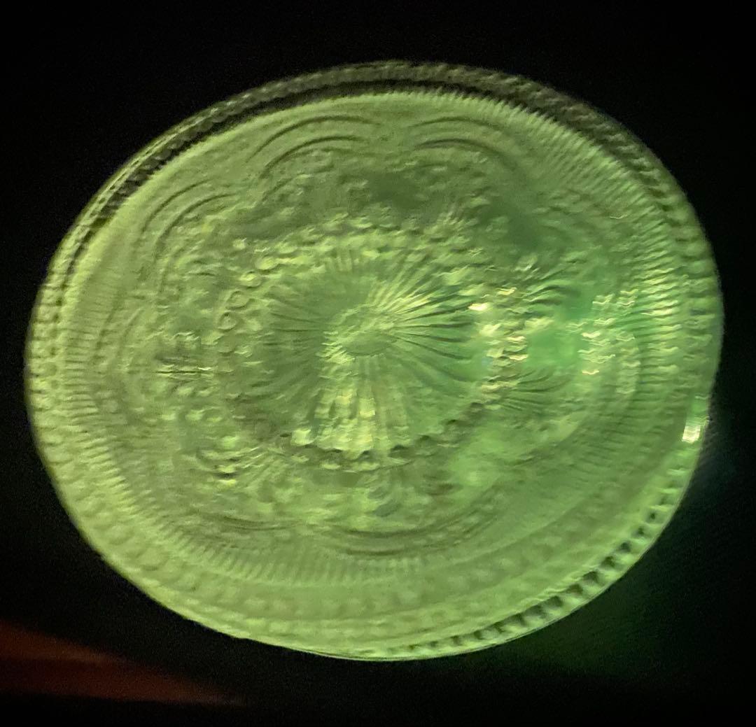 アンティークのプレスガラス製 明治〜昭和ガラスの小皿5枚セット　ウランガラス