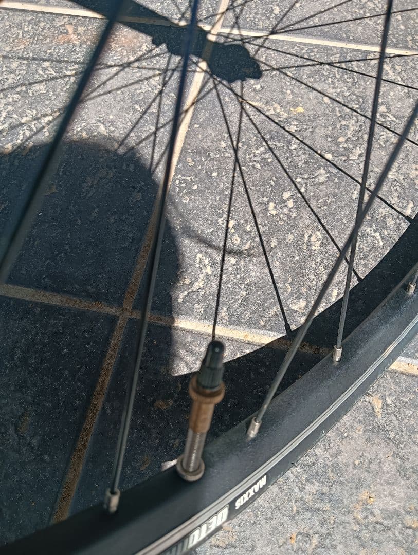 NESTO ネスト FALAD 新品ヘルメット付き ロードバイク