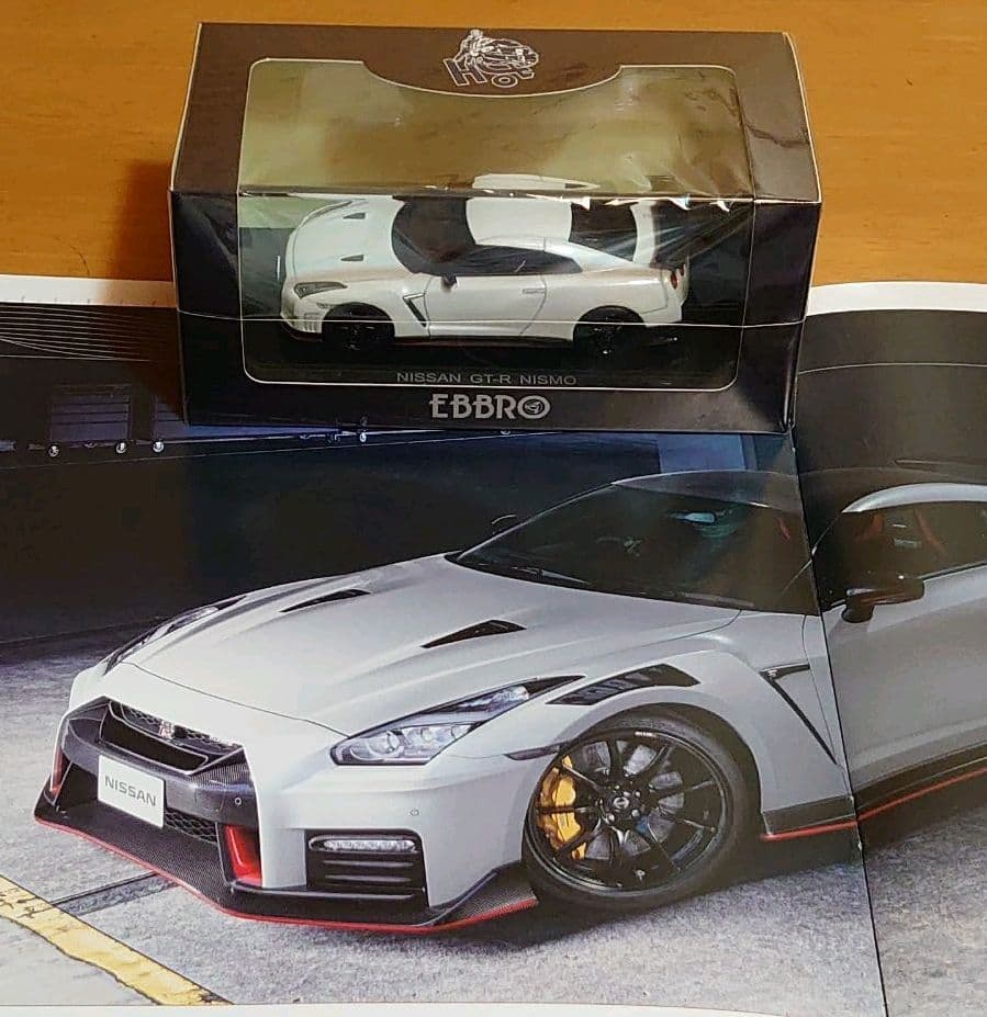 エブロEBBRO 日産NISSAN GT-R NISMO 1/43 ホワイト