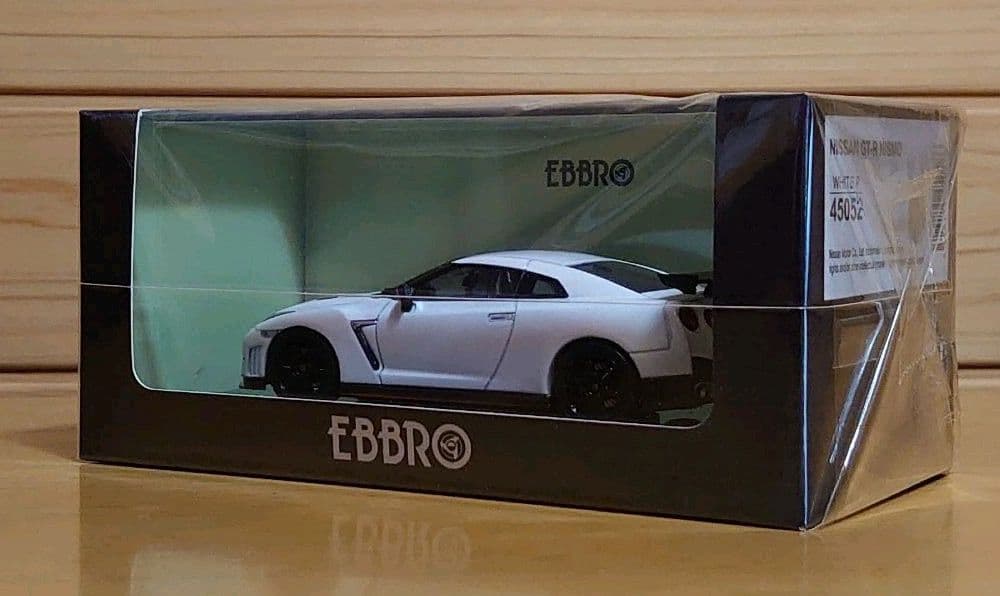 エブロEBBRO 日産NISSAN GT-R NISMO 1/43 ホワイト