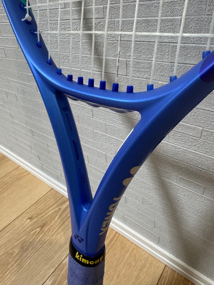 【美品】最新モデルYONEX EZONE100 テニスラケット グリップ2