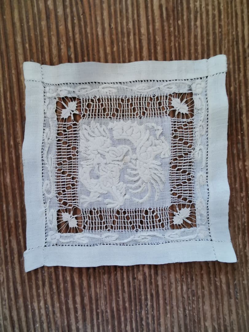 アンティーク 龍のエンブロイダリー 蝶のドローンワークレース シノワズリドイリー