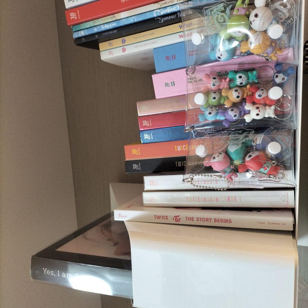 TWICE　まとめ売り　アルバム　アクスタ　ガチャ　缶バッチ　ペンライト　トレカ
