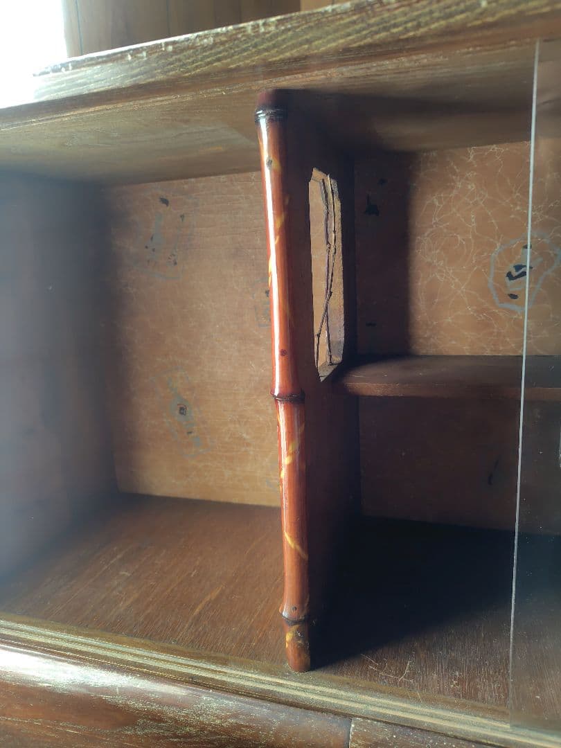 お値下げ！たのメル便【古道具】木製ガラスキャビネット 飾り棚 中型 昭和レトロ