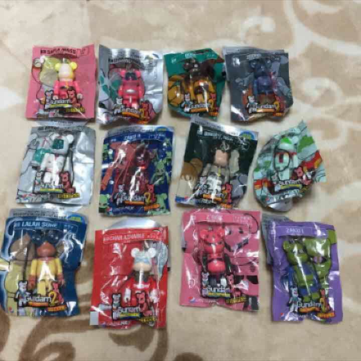 ガンダム、ベアブリック、ペプシ