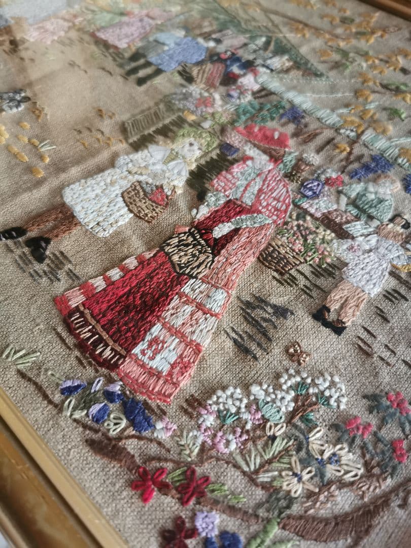 アンティーク ニードルポイント刺繍 ガラス額装 マルシェ 朝市の賑わい 犬 小鳥