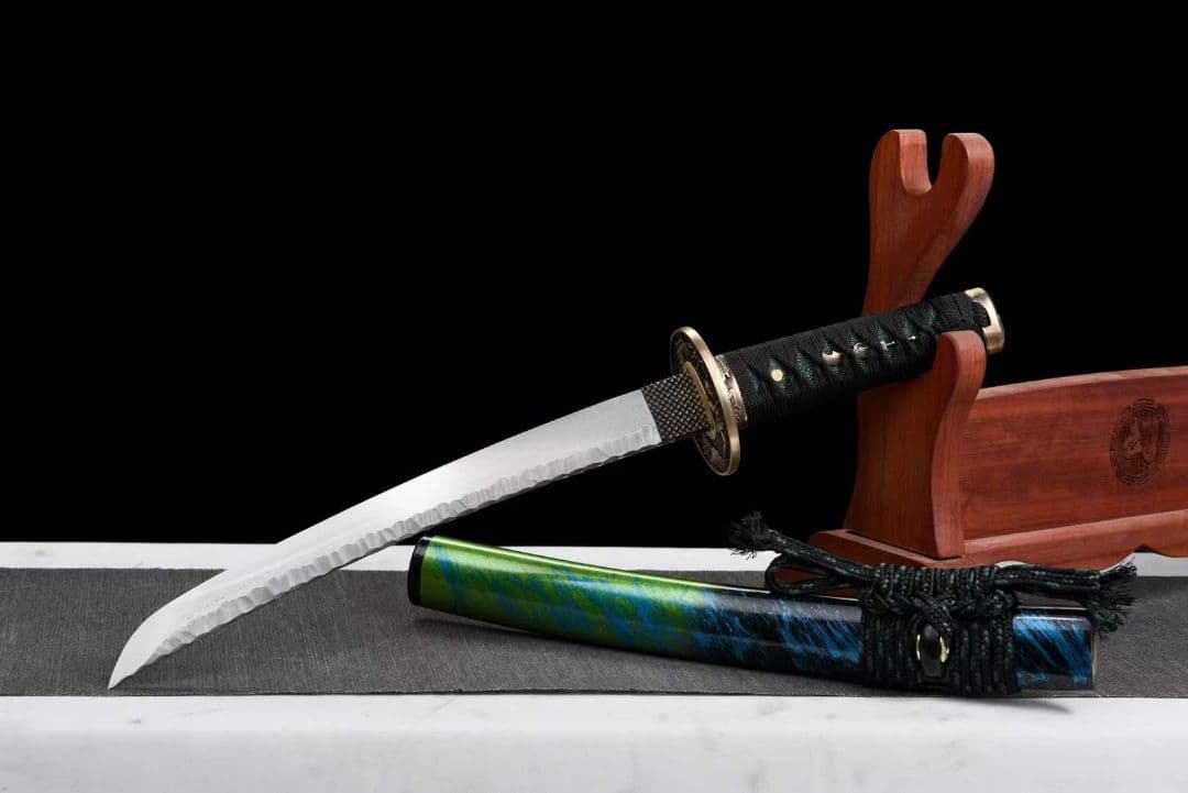 【鬼侍短刀】古兵器 武具 刀装具 日本刀　模造刀 居合刀 武士道 鑑賞用 美術刀