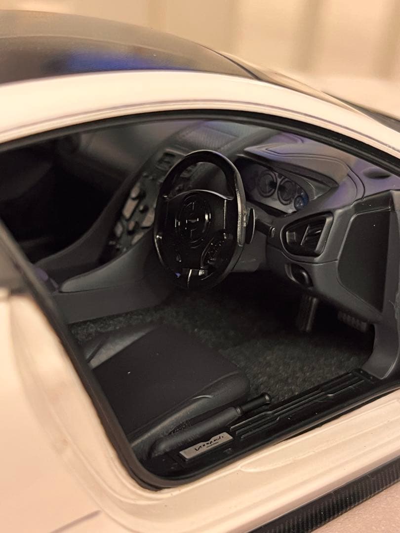 オートアート 1/18 アストンマーチン ヴァンキッシュ