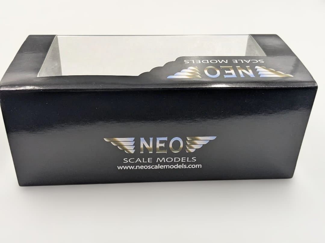 NEO　Dodge　monaco　ダッジ　モナコ　ミニカー　1／43