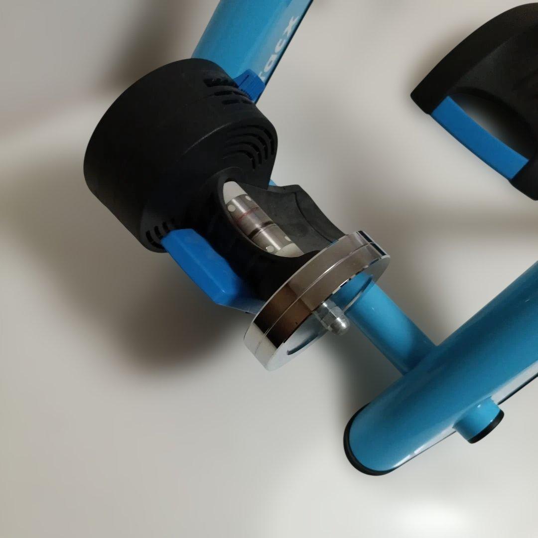TACX 『Satori Smart』　ローラー台　ライトブルー