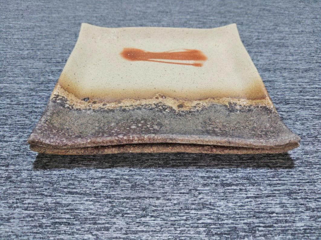 備前焼　おしゃれなデザインの平角皿２枚セット　刺身、その他料理　日本六古窯の1つ