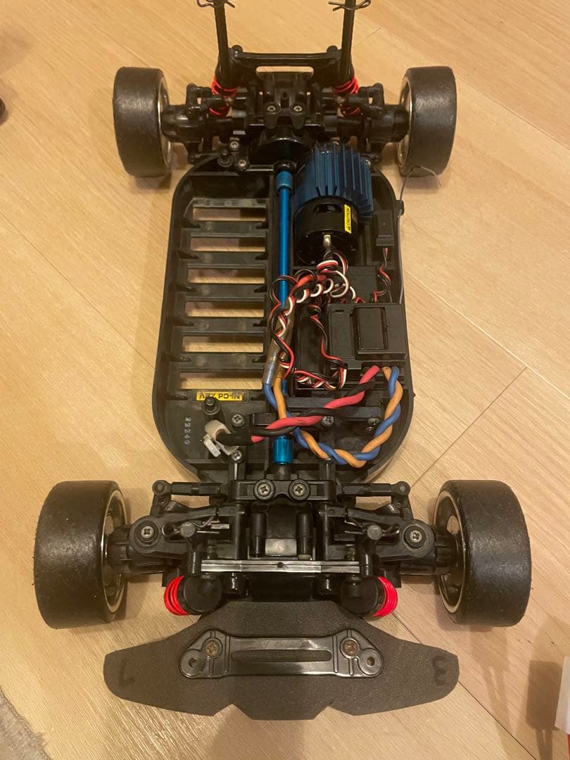 タミヤ 電動ラジコンカー TT-01ドリフト仕様　メカ付き