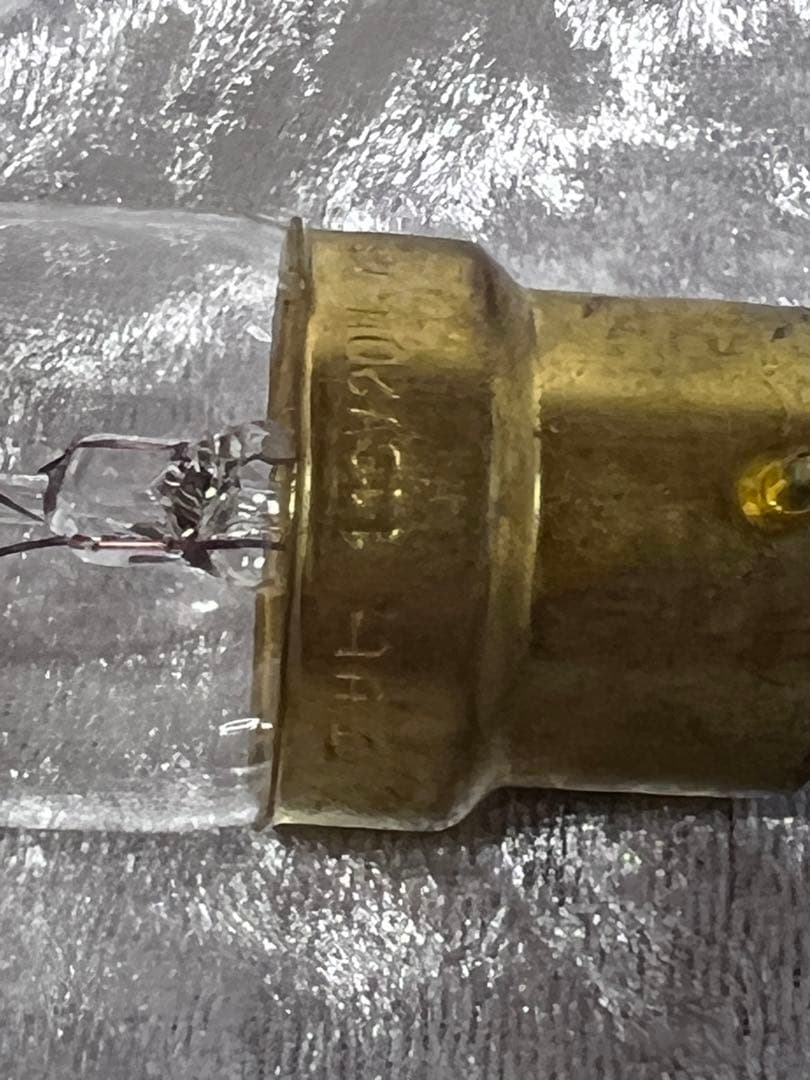 ランプ　ミューラー　アールヌーヴォー　スタンドランプ　台は鉄　渦巻のデザイン