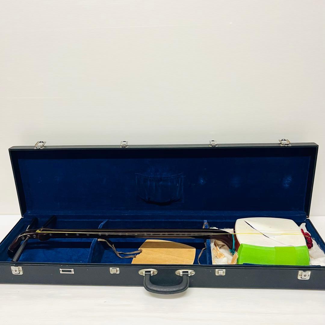 三味線　ハードケース付　紅木 綾杉胴 金細